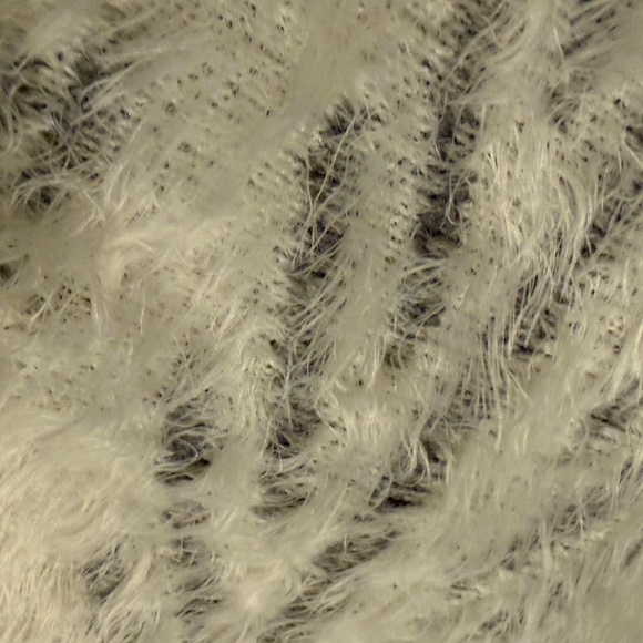 🤍 Knox Rose White & Grey Eyelash Sweater Size Medium GORGEOUS & SOFT - Picture 5 of 6